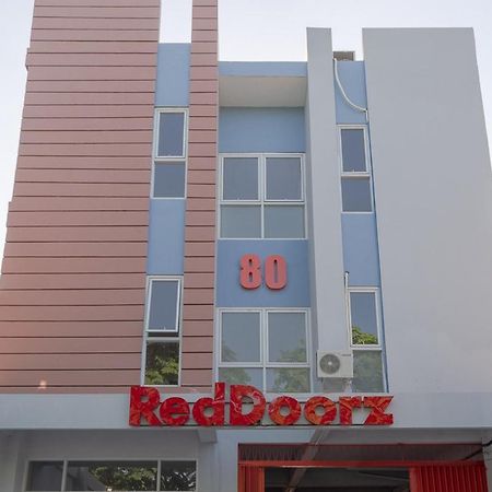 Reddoorz Plus Syariah @ Raya Nginden 2 Surabaia Exterior foto