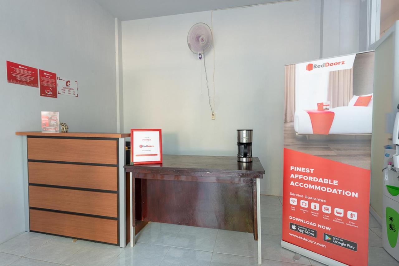 Reddoorz Plus Syariah @ Raya Nginden 2 Surabaia Exterior foto