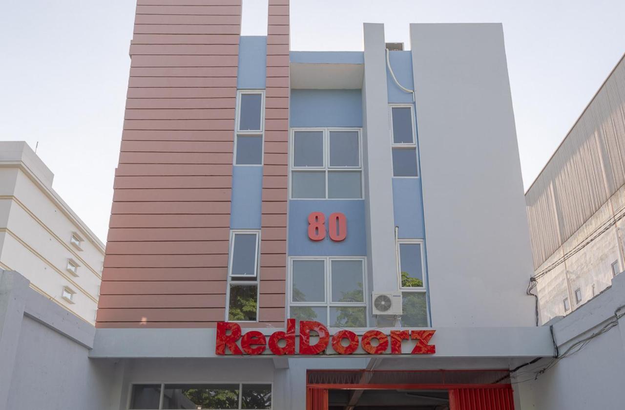Reddoorz Plus Syariah @ Raya Nginden 2 Surabaia Exterior foto